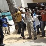 Alerte au Sénégal : Un homme distribue 5 000 F à des enfants devant les écoles