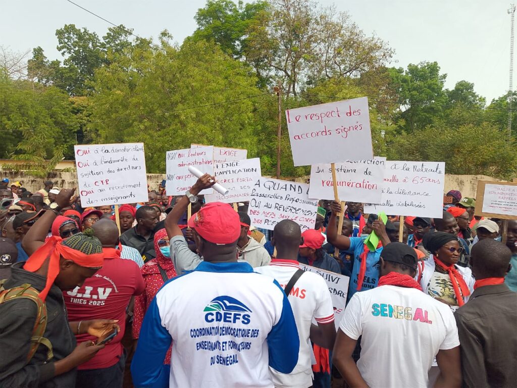 LES ENSEIGNANTS DU G7 EN GREVE