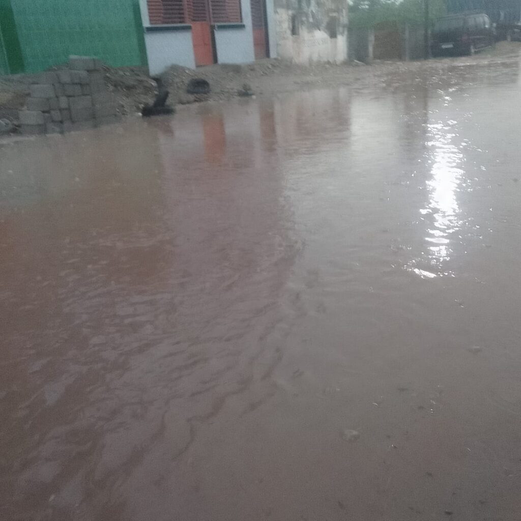 Le quartier Santhiaba sous l'eau après la pluie lundi 22 juin 2026. Photo : Amidou DJO-OURO