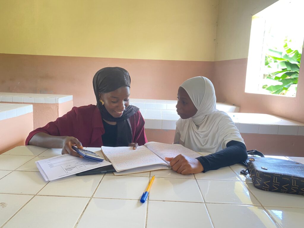 Nafissatou SANE, 1ère du centre Bac 2026 au lycée de Kafountine. Photo : voix du sud 